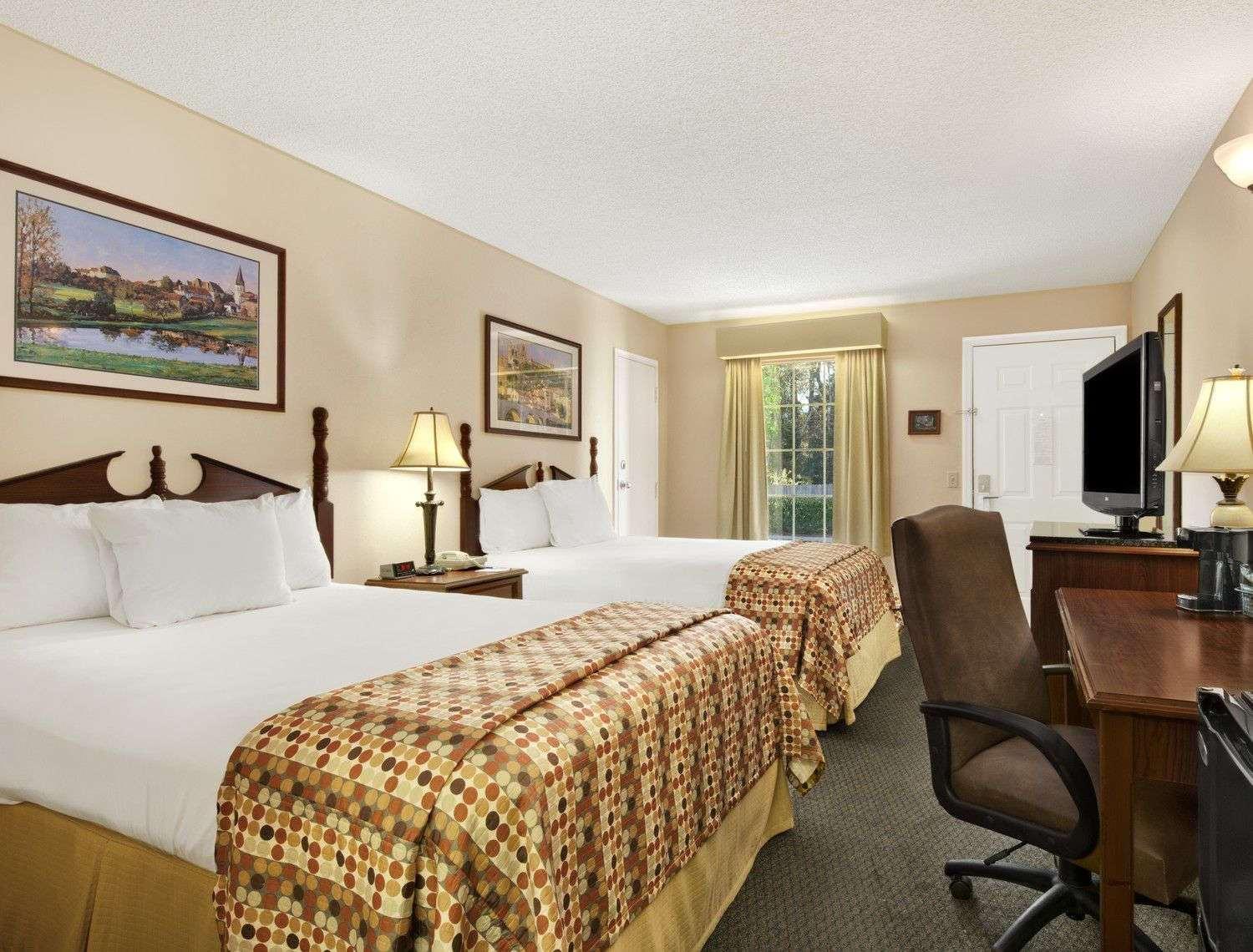 Baymont By Wyndham Warner Robins Motel Exterior photo