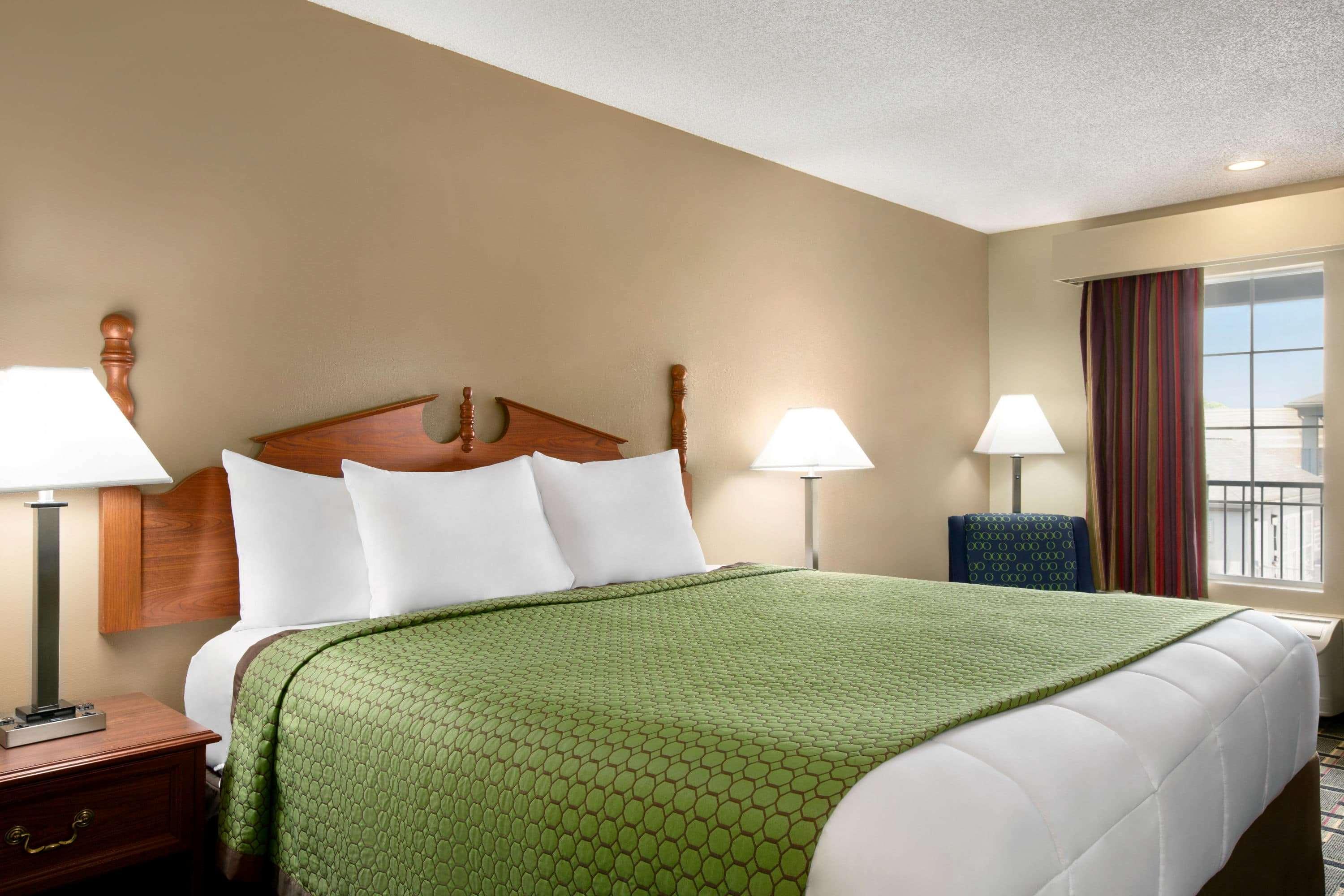 Baymont By Wyndham Warner Robins Motel Exterior photo
