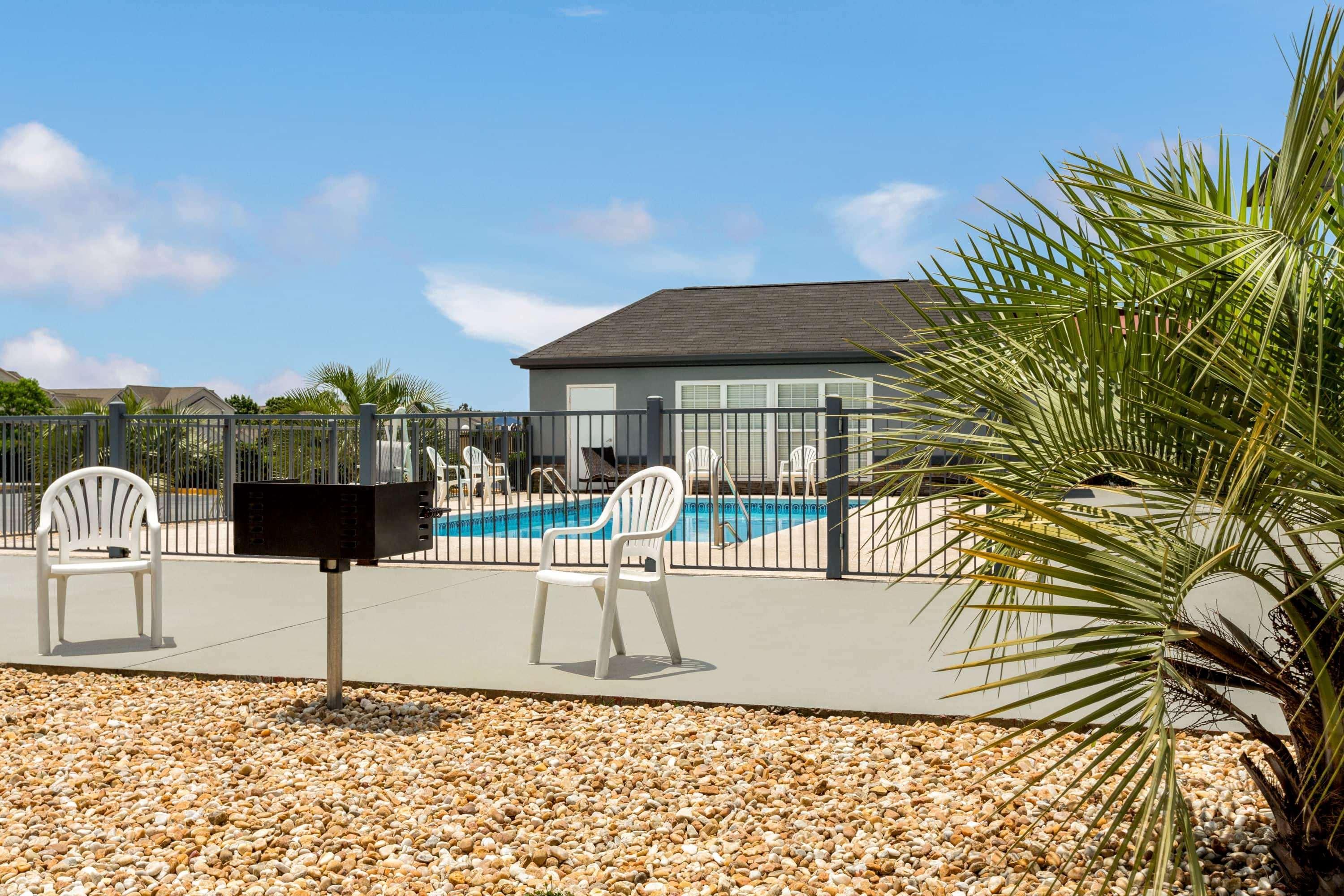 Baymont By Wyndham Warner Robins Motel Exterior photo