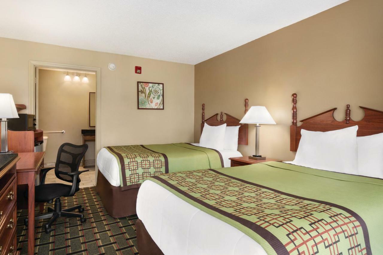 Baymont By Wyndham Warner Robins Motel Exterior photo