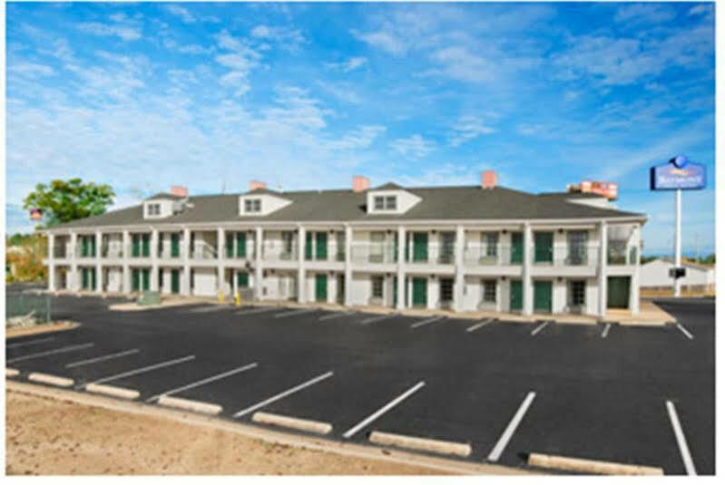 Baymont By Wyndham Warner Robins Motel Exterior photo